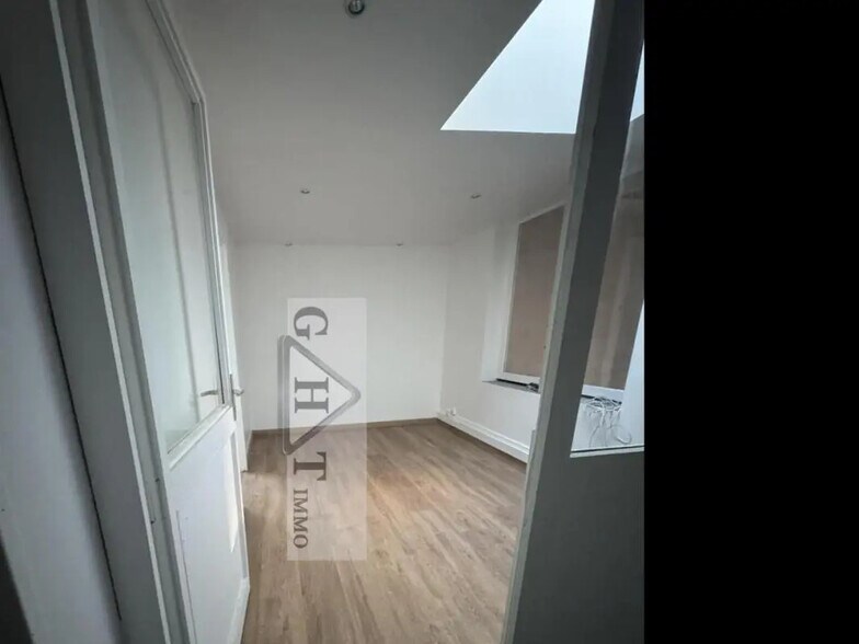 Bureau dans Ivry-sur-Seine à louer - Photo du bâtiment - Image 2 de 9