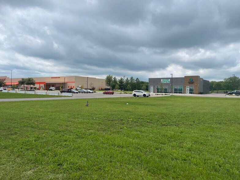 1350 N Orchard Rd, Aurora, IL à louer - Photo du bâtiment - Image 2 de 2