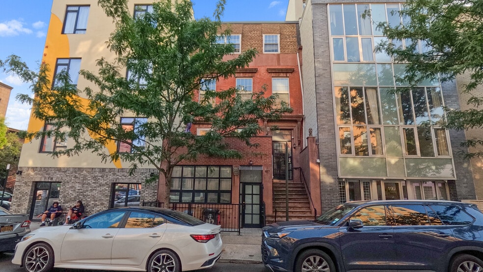 197 Humboldt St, Brooklyn, NY for sale - Building Photo - Image 2 of 11