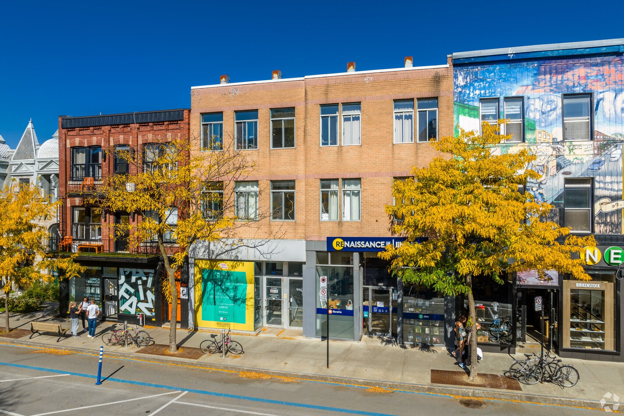 4257-4261 Rue Saint-Denis, Montréal, QC à vendre Photo du bâtiment- Image 1 de 1