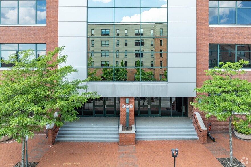 388 S Main St, Akron, OH à louer - Photo du bâtiment - Image 2 de 20