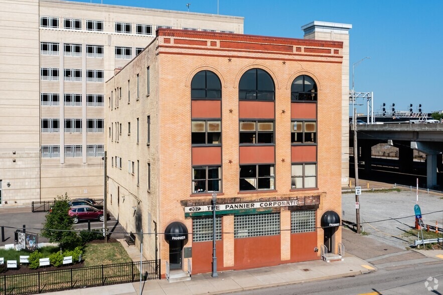 207-209 Sandusky St, Pittsburgh, PA for lease - Building Photo - Image 1 of 12