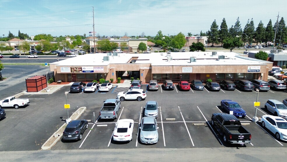 7743 West Ln, Stockton, CA à louer - Photo du bâtiment - Image 3 de 7