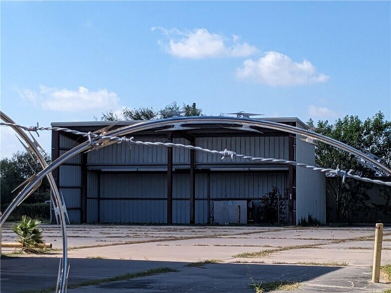908 Cecilia St, Alice, TX à louer - Photo du bâtiment - Image 3 de 30