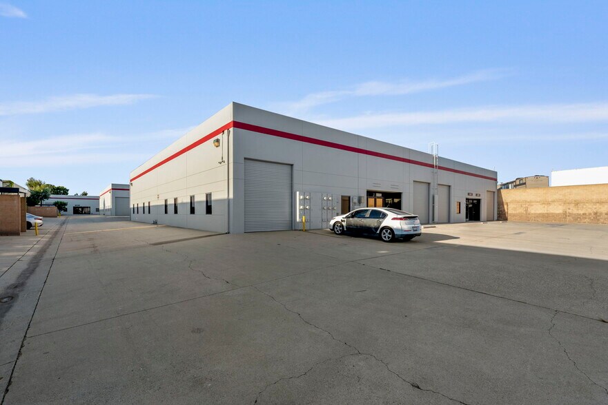 4025 Spencer St, Torrance, CA à louer - Photo du bâtiment - Image 3 de 7