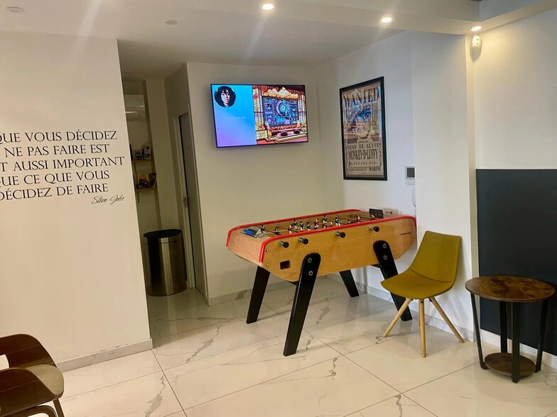 Office in Neuilly-sur-Seine for lease - Building Photo - Image 3 of 3