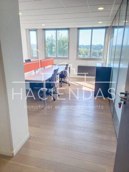 Office in Aix-en-Provence for lease - Interior Photo - Image 3 of 10