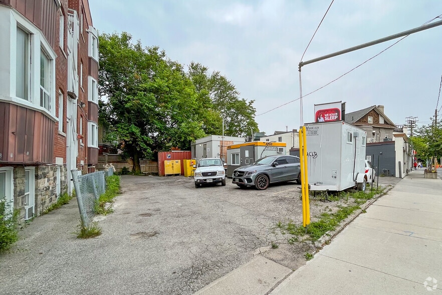 361 Davenport Rd, Toronto, ON à vendre - Photo du bâtiment - Image 1 de 9