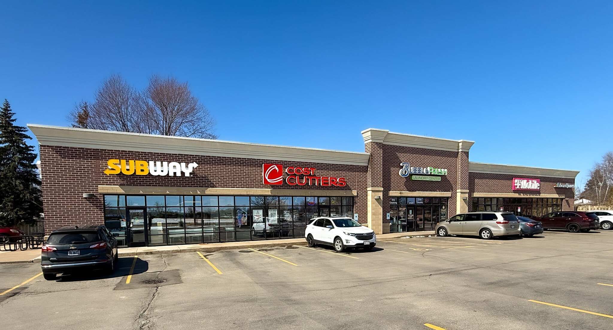 2101-2151 Crooks Ave, Kaukauna, WI for lease Building Photo- Image 1 of 3