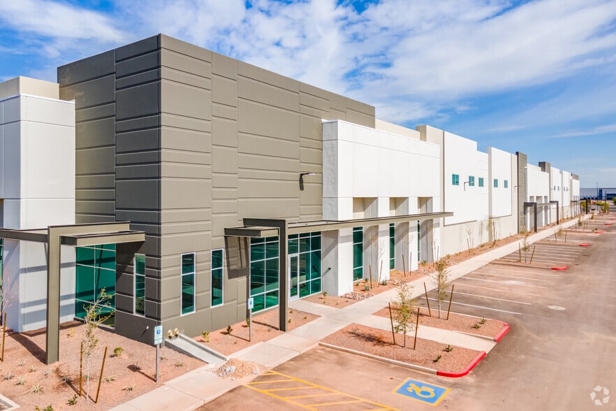 855 N 107th Ave, Avondale, AZ for lease - Primary Photo - Image 1 of 7