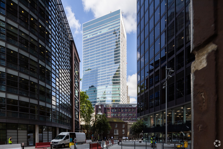 100 Bishopsgate, London à louer - Photo du bâtiment - Image 2 de 9