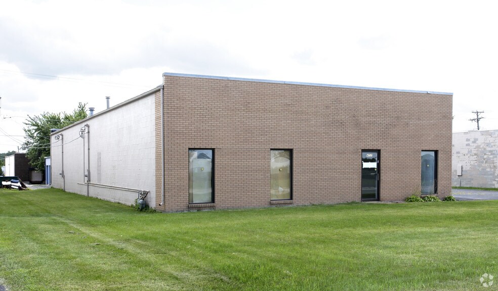 4737-4739 Colt Rd, Rockford, IL à louer - Photo du bâtiment - Image 2 de 3