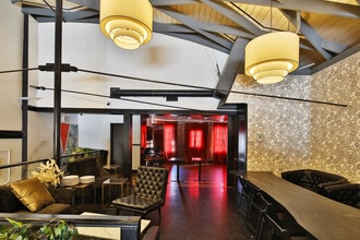 1073 Glendon Ave, Los Angeles, CA for lease Interior Photo- Image 2 of 6