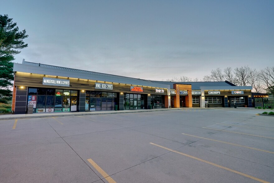 1300 50th St, West Des Moines, IA à louer - Photo du bâtiment - Image 1 de 10