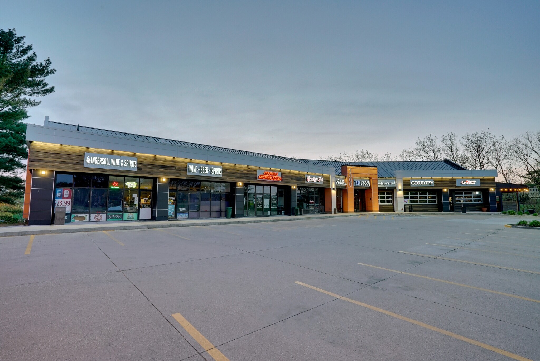 1300 50th St, West Des Moines, IA à louer Photo du bâtiment- Image 1 de 11