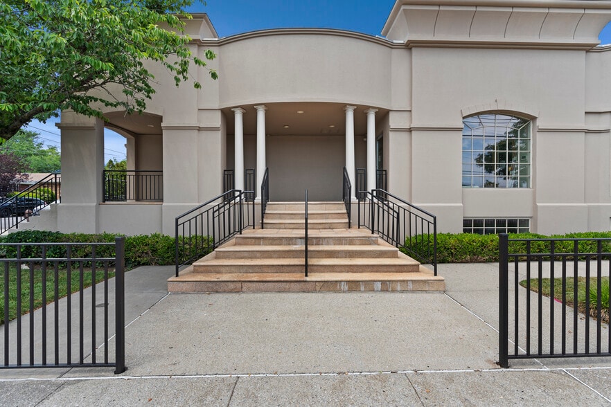 2777 Hylan Blvd, Staten Island, NY à vendre - Photo du bâtiment - Image 2 de 38