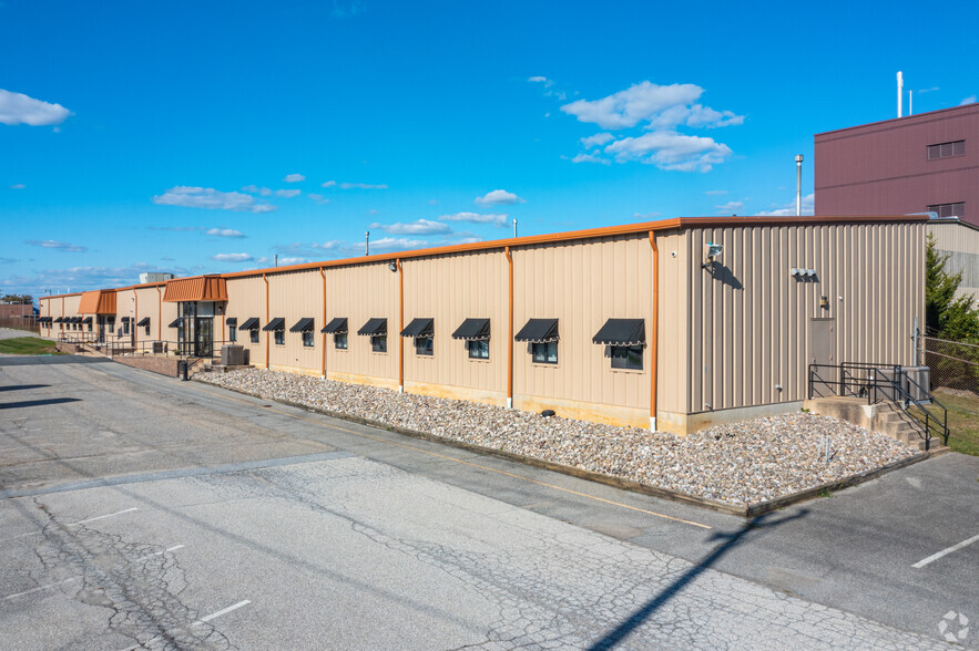 701-703 Industrial Dr, Middletown, DE for lease - Building Photo - Image 1 of 31