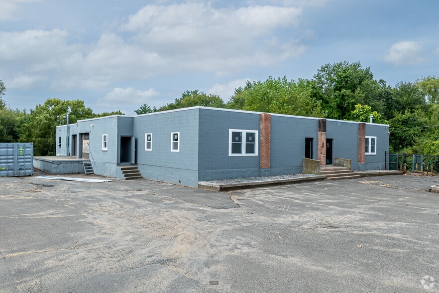 195 W Newberry Rd, Bloomfield, CT for lease - Building Photo - Image 1 of 13