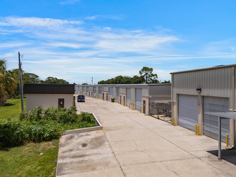 2221 8th St, Sarasota, FL for lease - Building Photo - Image 3 of 8