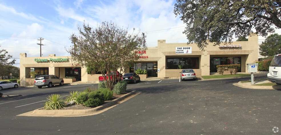 600 N Austin Ave, Georgetown, TX for lease - Building Photo - Image 2 of 10