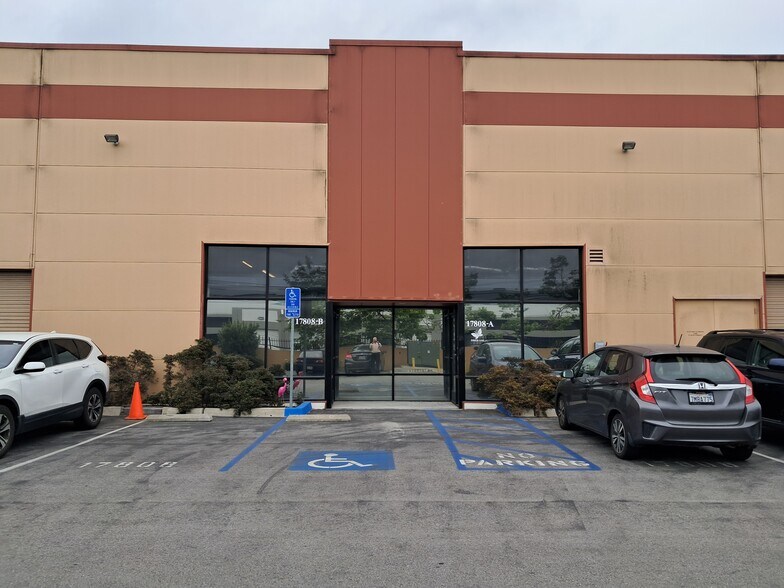 17802-17810 S Main St, Gardena, CA à louer - Photo du bâtiment - Image 3 de 12