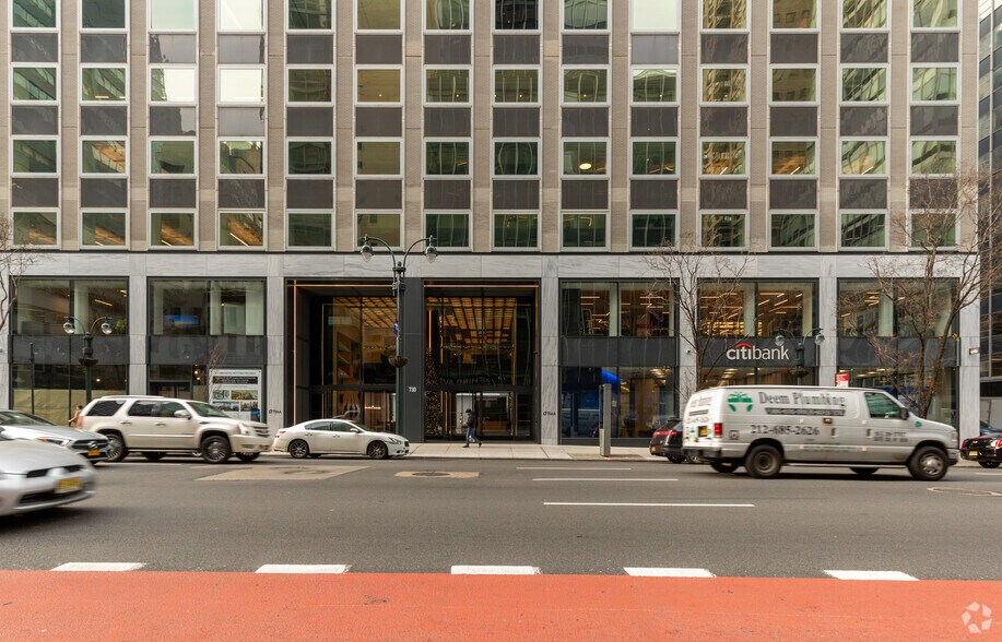 730 3rd Ave, New York, NY for lease - Building Photo - Image 2 of 16
