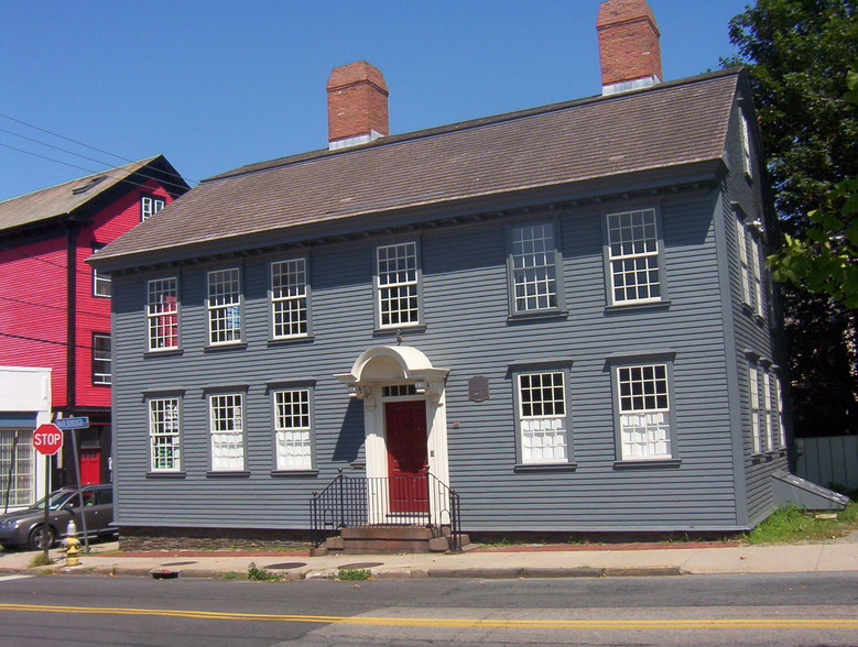 2 Marlborough St, Newport, RI à vendre - Photo du bâtiment - Image 1 de 1