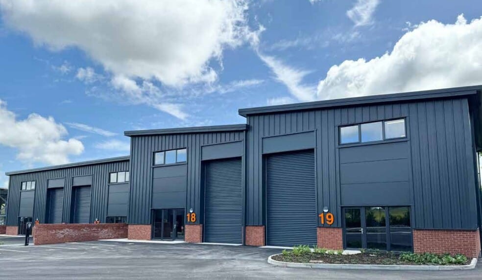 Knowle Ln, Eastleigh for sale - Primary Photo - Image 1 of 2