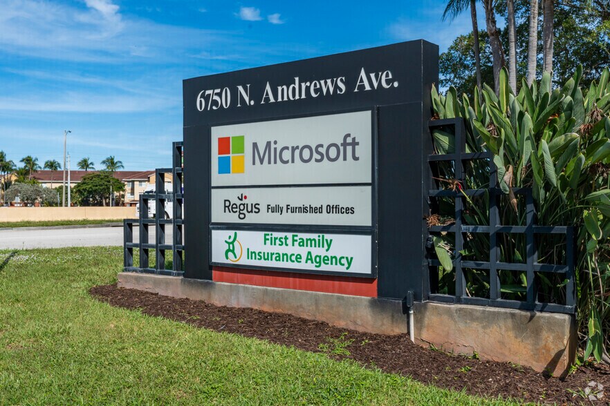 6750 N Andrews Ave, Fort Lauderdale, FL à louer - Photo du bâtiment - Image 2 de 5