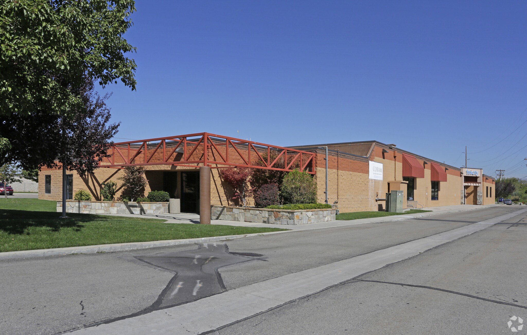 120 W Vine St, Murray, UT à louer Photo du bâtiment- Image 1 de 8