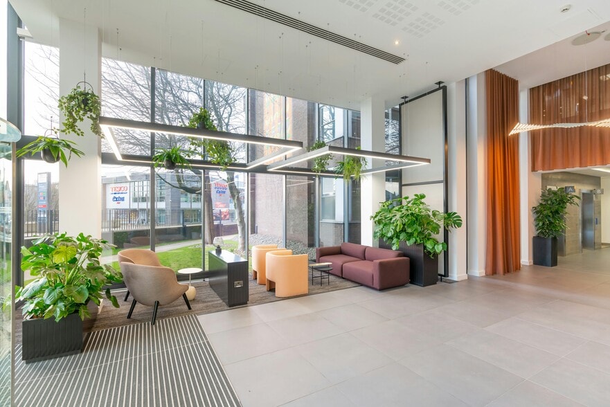 Chester Rd, Manchester for lease - Building Photo - Image 3 of 15