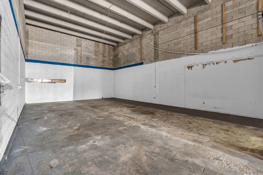 6405-6447 NW 82nd Ave, Miami, FL for lease - Building Photo - Image 3 of 6