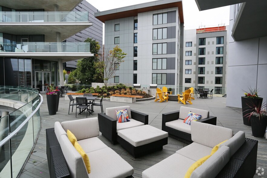 288 106th Ave NE, Bellevue, WA à louer - Photo du bâtiment - Image 3 de 13