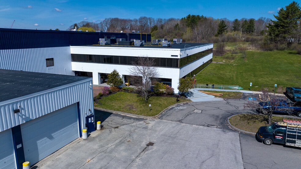 7 Rand Rd, Portland, ME à louer - Photo du bâtiment - Image 3 de 10