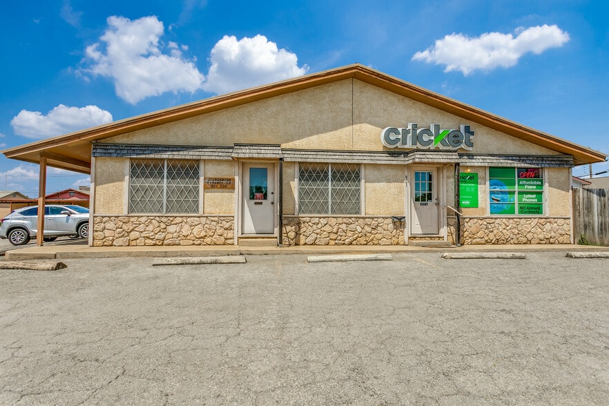 901 Oak St, Jourdanton, TX à vendre - Photo du bâtiment - Image 2 de 19