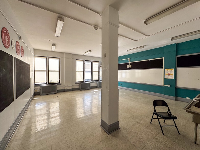 500 Courtlandt Ave, Bronx, NY à louer - Photo du bâtiment - Image 2 de 10