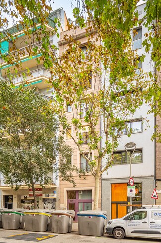 Plus de détails pour Multi-résidentiel à vendre