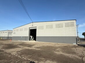 875 N Stockton St, Lodi, CA à louer Photo du bâtiment- Image 2 de 6