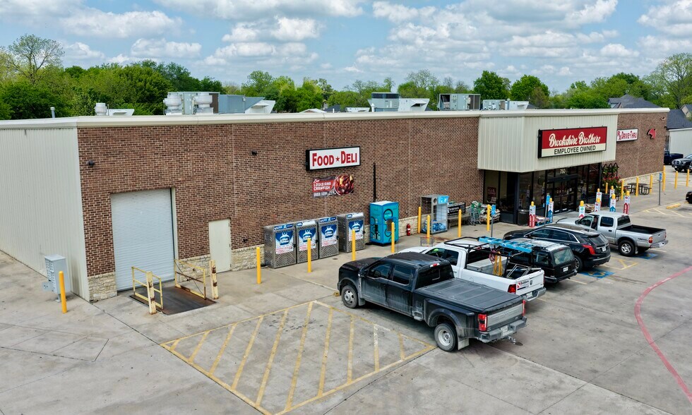 750 Us Highway 377, Pilot Point, TX à louer - Photo du bâtiment - Image 2 de 5