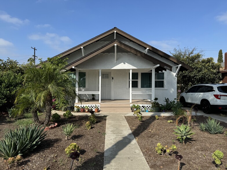 829 S Claudina St, Anaheim, CA for sale - Primary Photo - Image 1 of 15