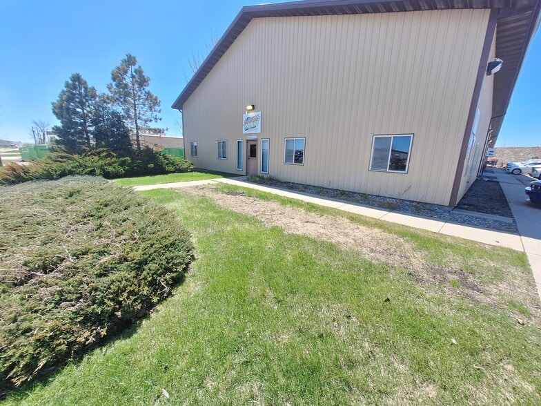 922 40th St N, Fargo, ND for lease - Building Photo - Image 3 of 13
