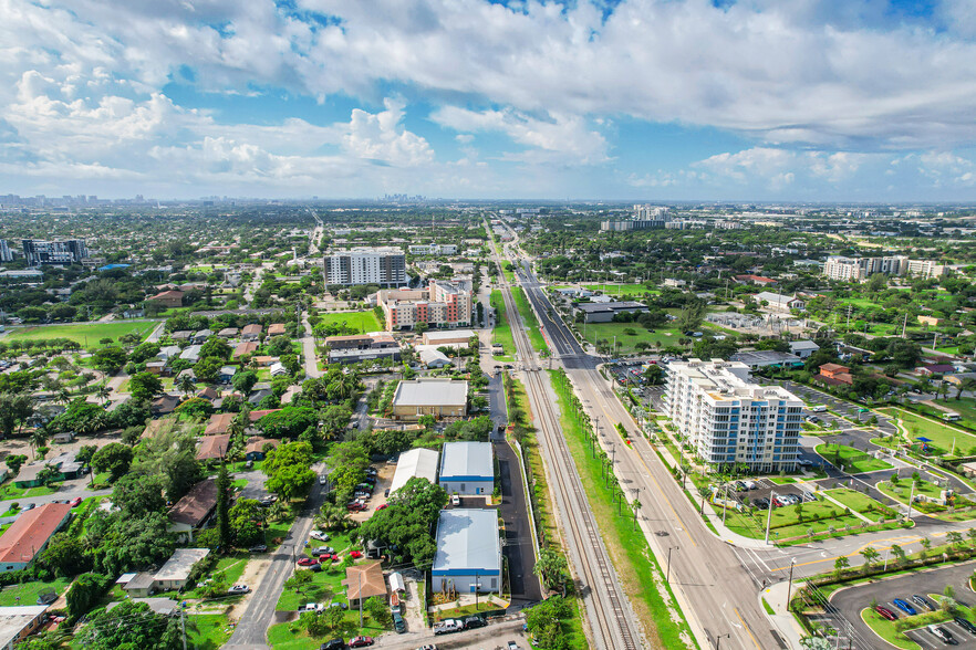 621 NE 1st Ave, Pompano Beach, FL à vendre - Photo du bâtiment - Image 2 de 37