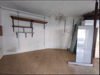 Plus de détails pour Multi-résidentiel à vendre