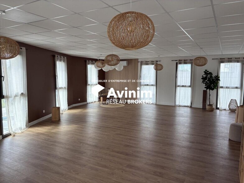 Industrial in Aix-en-Provence for lease - Interior Photo - Image 3 of 8