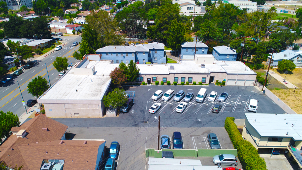 2052 N Lake Ave, Altadena, CA for sale - Primary Photo - Image 1 of 1