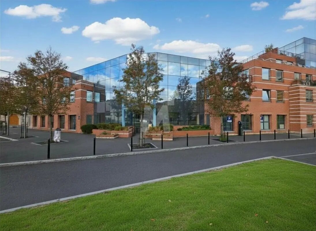 Office in Évry-Courcouronnes for sale Building Photo- Image 1 of 13