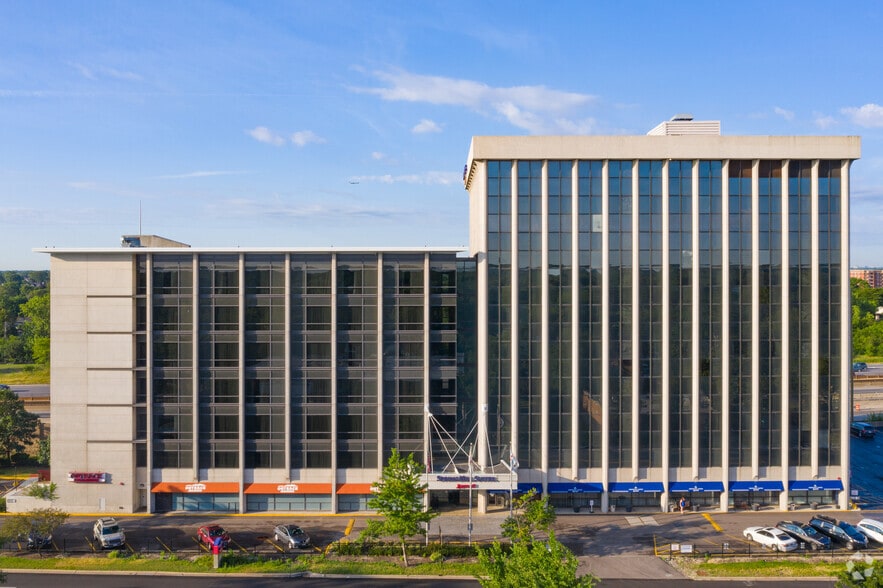 8101 W Higgins Rd, Chicago, IL for lease - Building Photo - Image 2 of 3