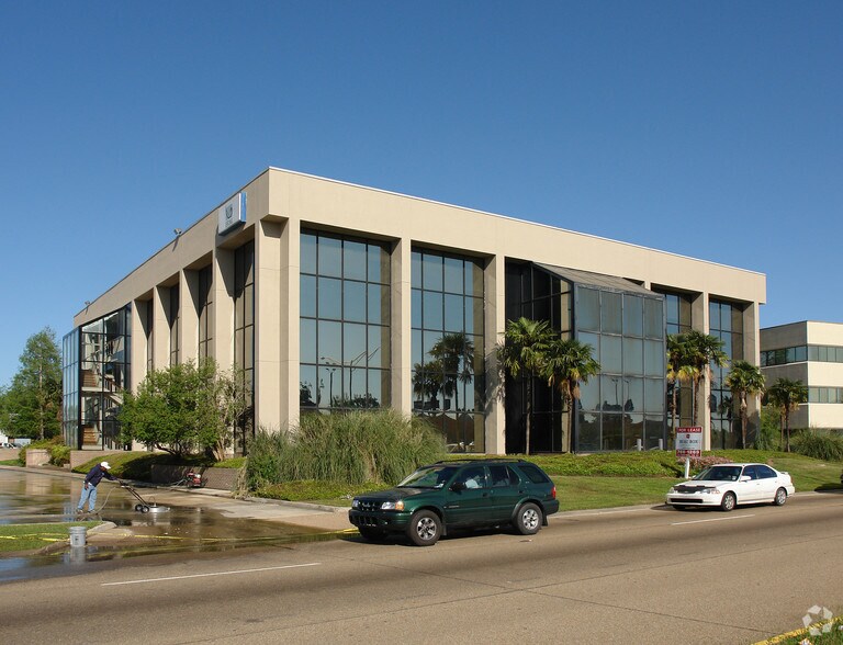 3029 S Sherwood Forest Blvd, Baton Rouge, LA à louer - Photo du bâtiment - Image 3 de 191