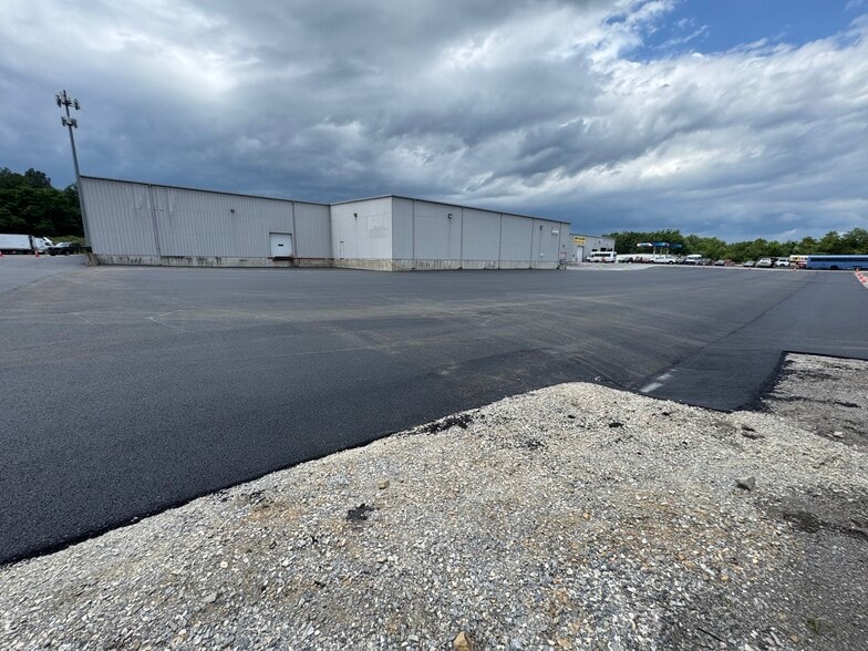 16121 Business Pky, Hagerstown, MD for lease - Building Photo - Image 2 of 13