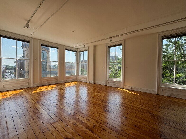 293-297 Main St, Poughkeepsie, NY à louer - Photo du bâtiment - Image 2 de 12